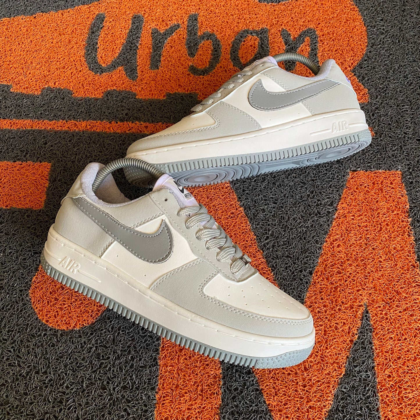 AF1 GRIS X BLANCO