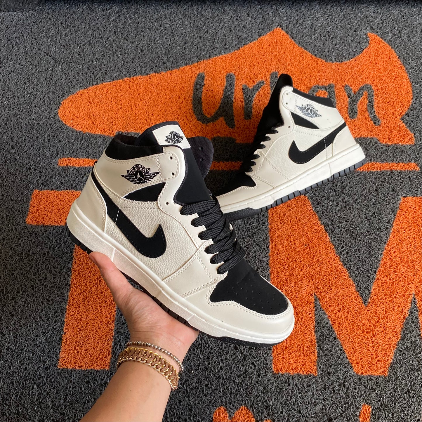 RETRO 1 BEIGE X NEGRO
