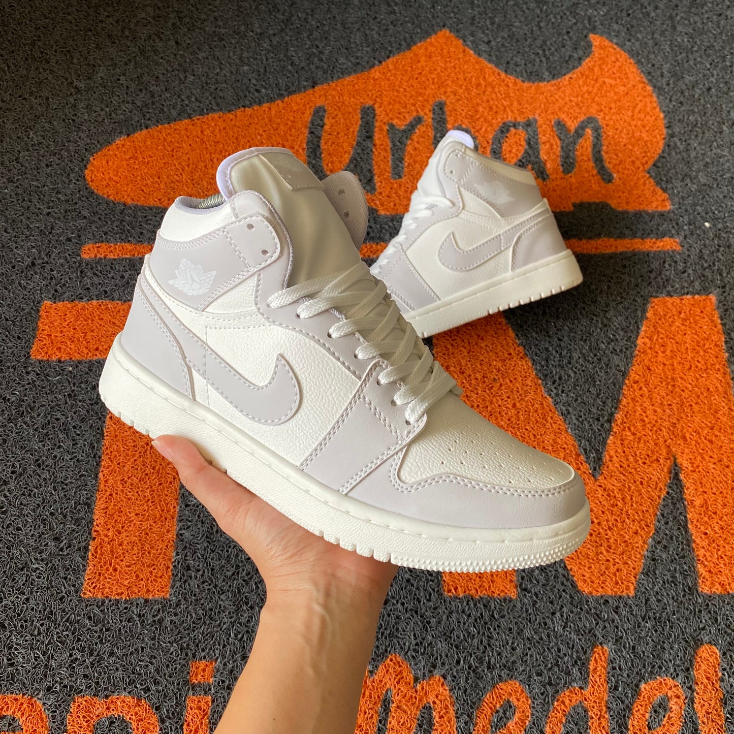 RETRO 1 BLANCO X GRIS