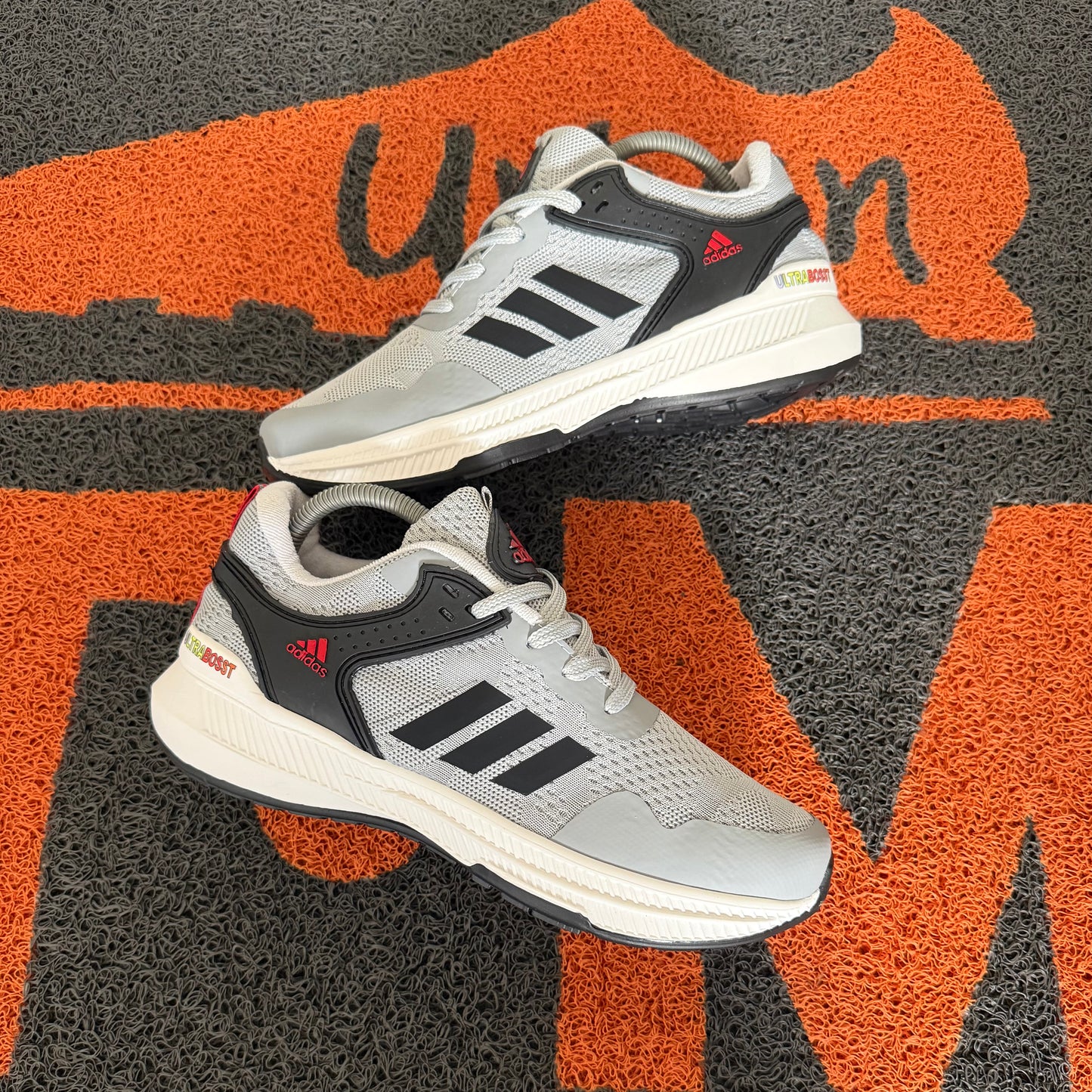 ADIDAS ULTRABOOST GRIS