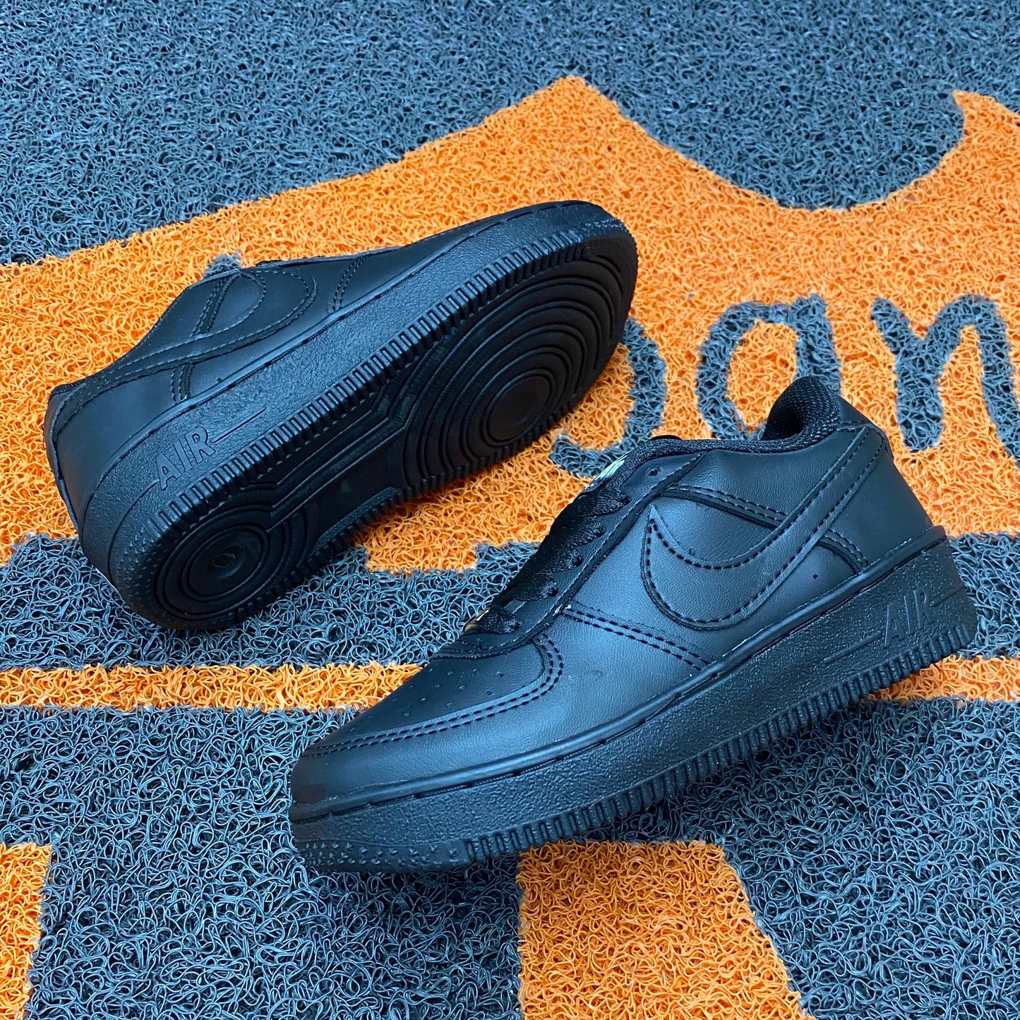 SALDO NIÑO AF1 NEGRO TODO