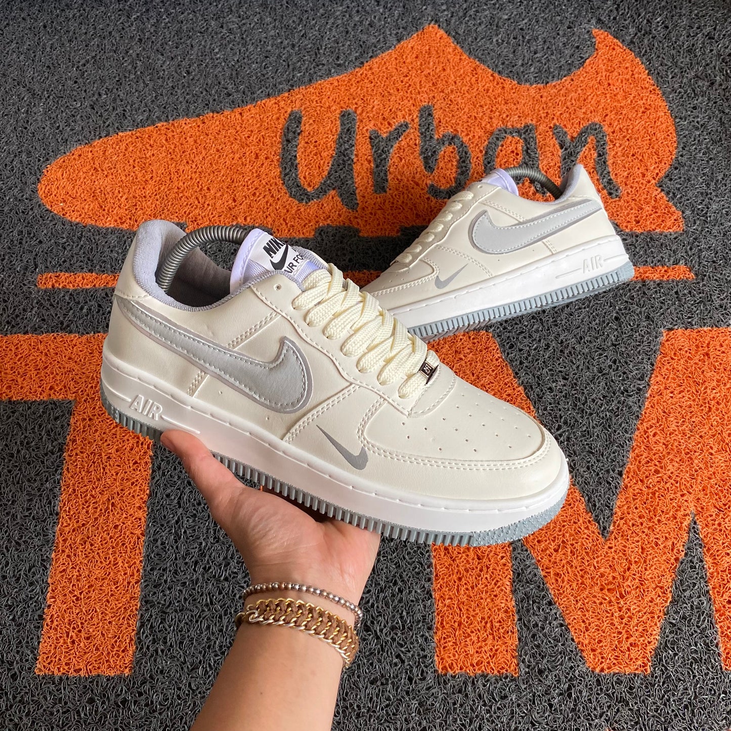 AF1 VAINILLA X GRIS