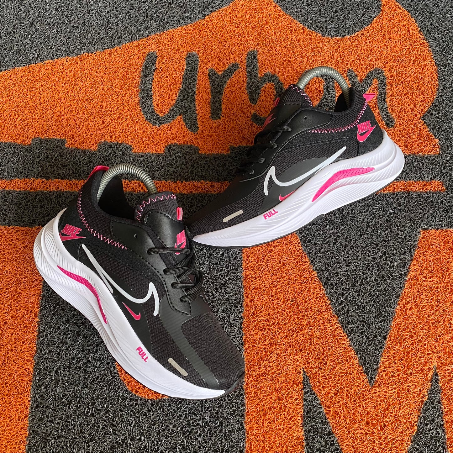 NIKE ZOOM NEGRO FUCSIA + PLANTILLA SEMIORTOPEDICA