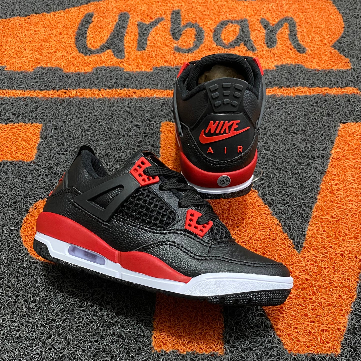 SALDO NIÑO RETRO 4 NEGRO ROJO