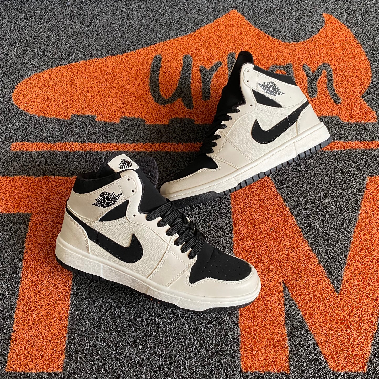RETRO 1 BEIGE X NEGRO