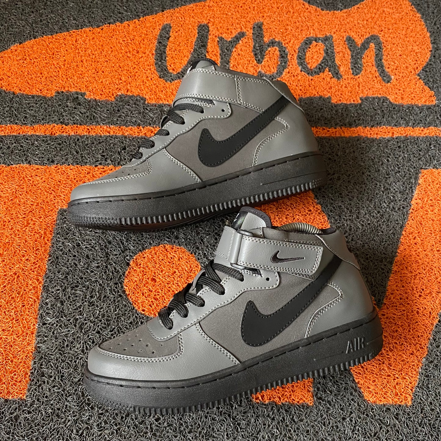 BOTA AF1 GRIS X NEGRO