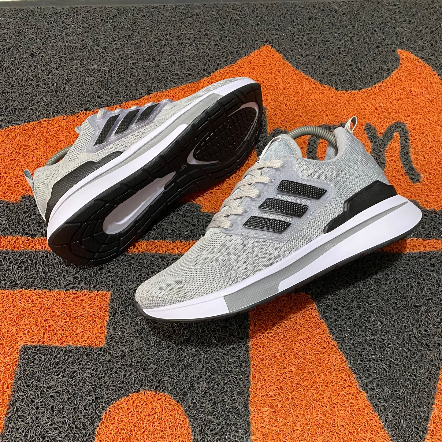 ADIDAS RUNNING EQ21 GRIS