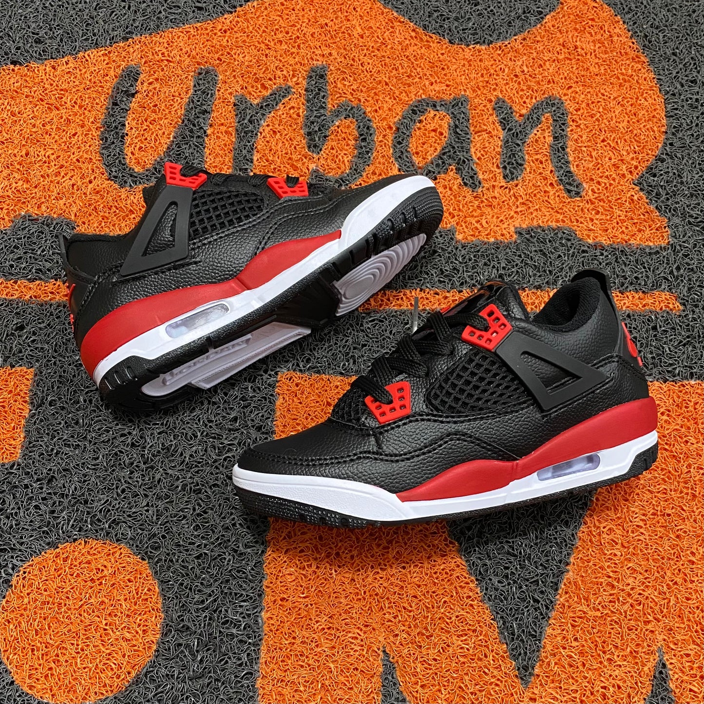 SALDO NIÑO RETRO 4 NEGRO ROJO
