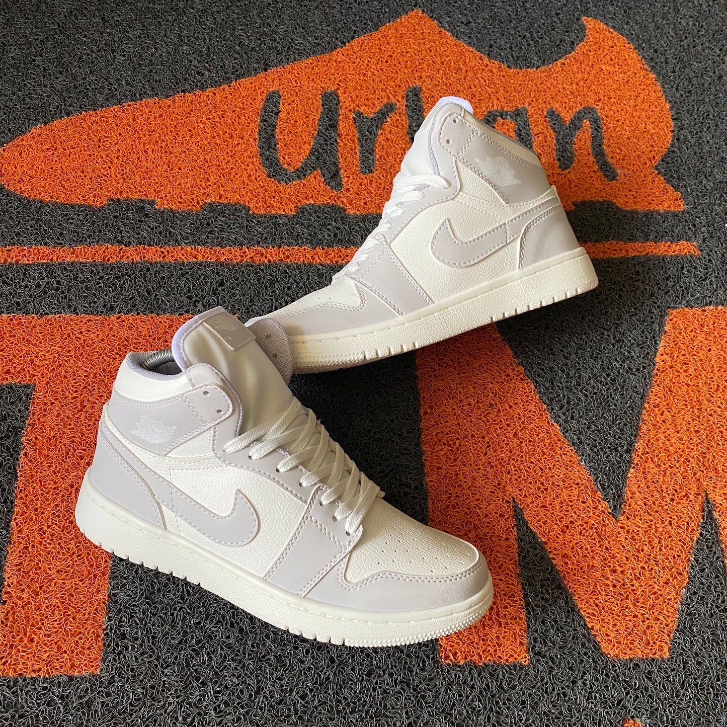 RETRO 1 BLANCO X GRIS