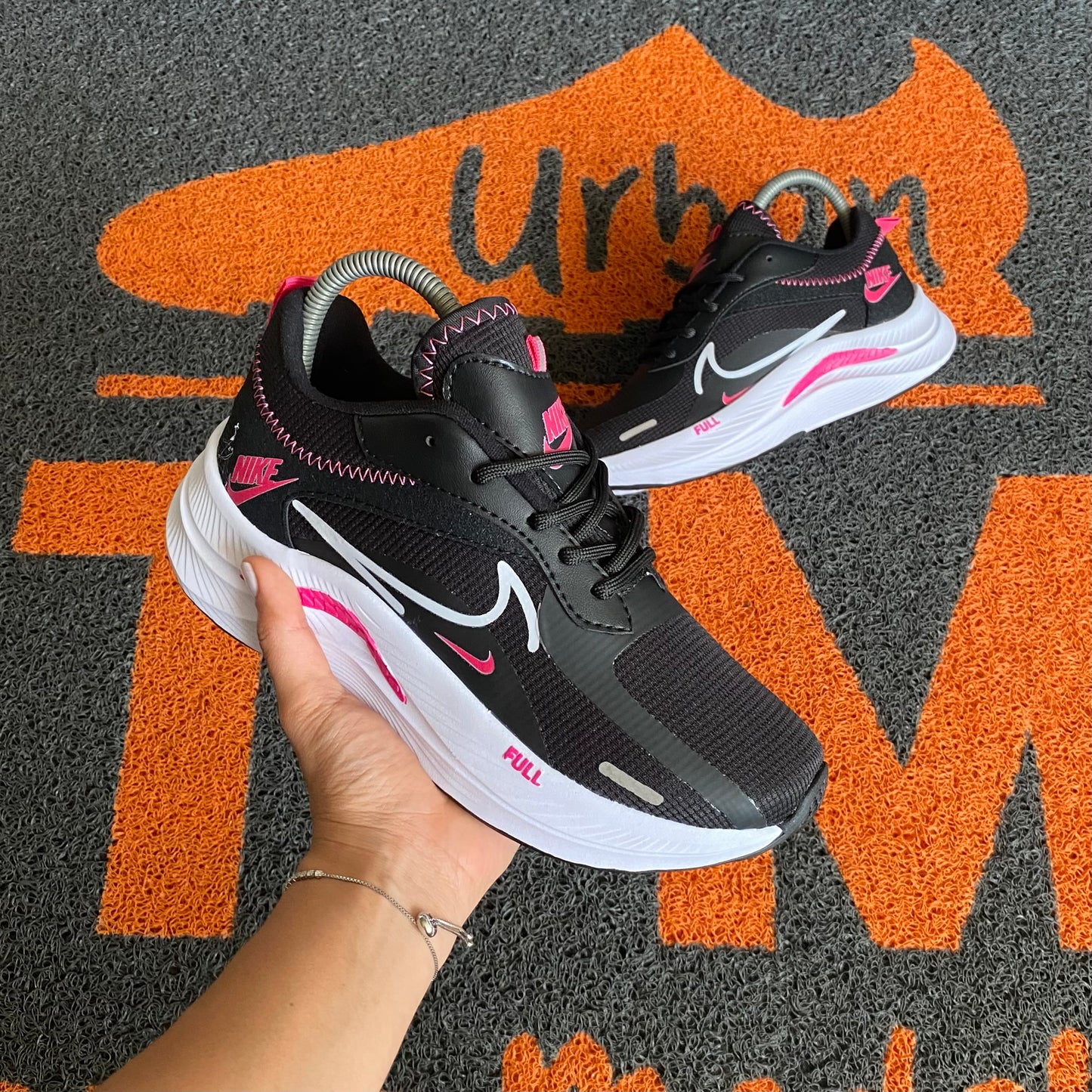 NIKE ZOOM NEGRO FUCSIA + PLANTILLA SEMIORTOPEDICA