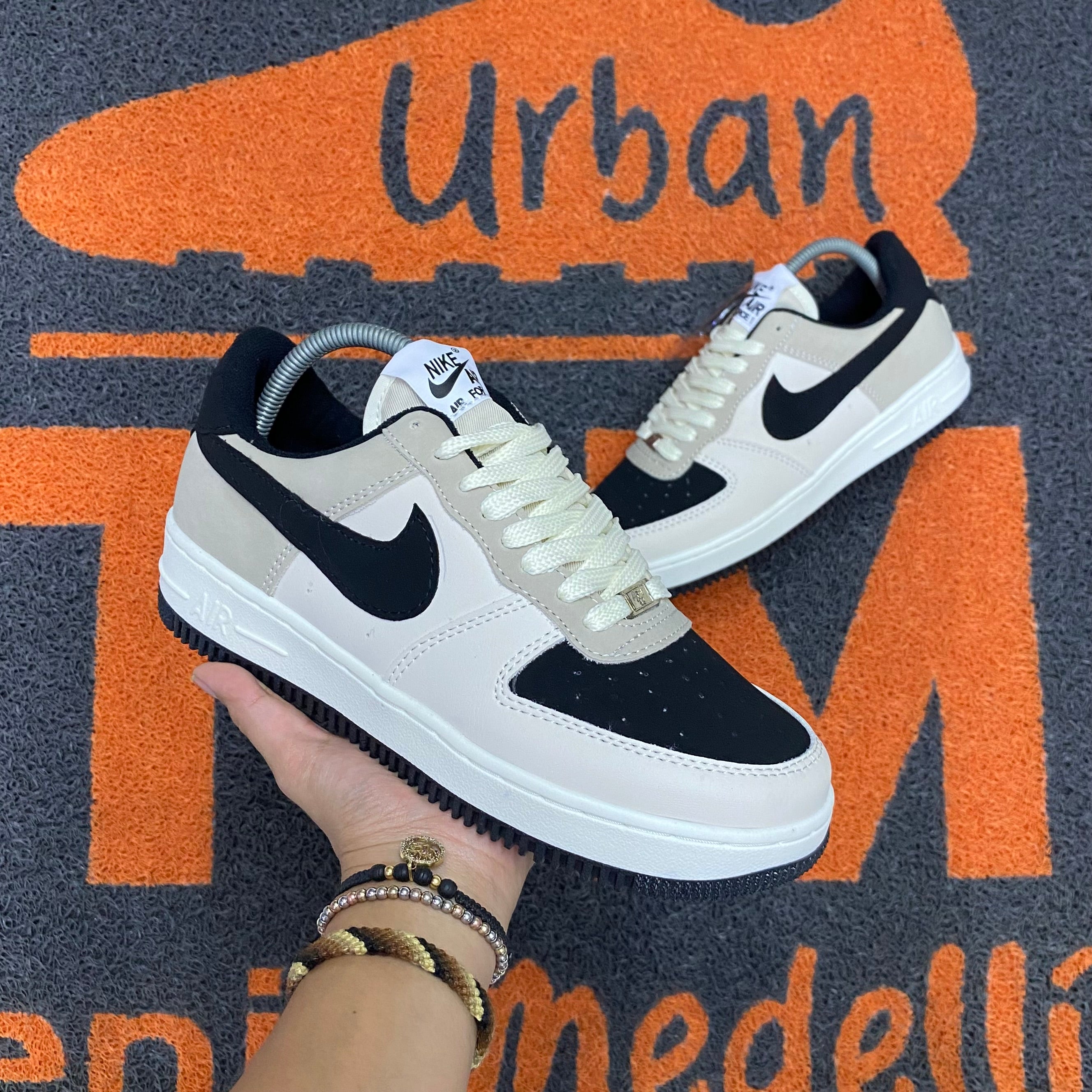AF1 BEIGE X NEGRO – URBAN TENIS MEDELLIN - Main Image
