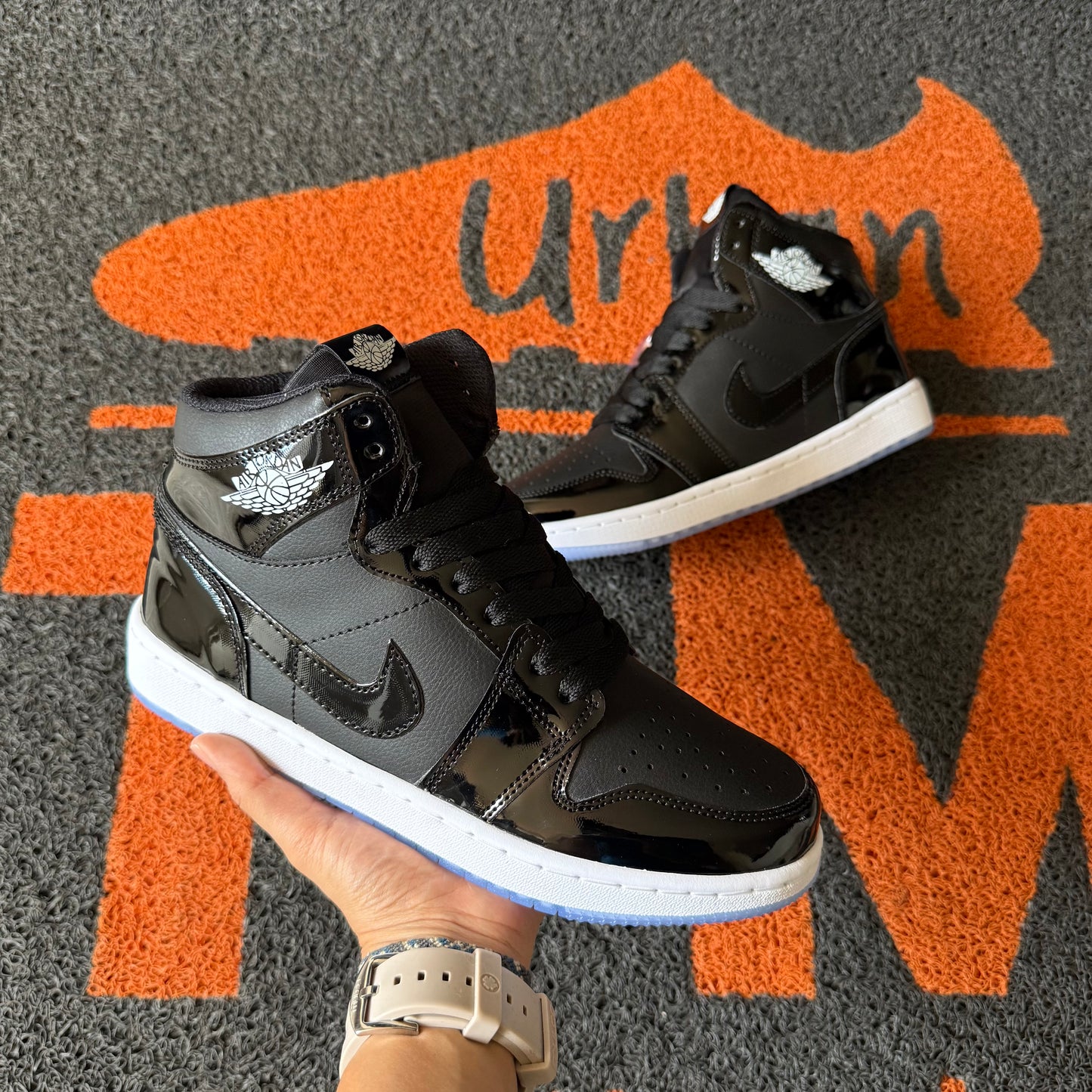 RETRO 1 NEGRO SUELA AZUL