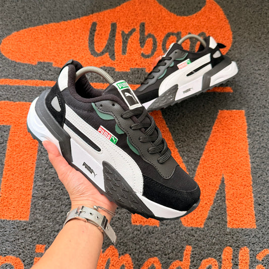PUMA FUTURE NEGRO X BLANCO