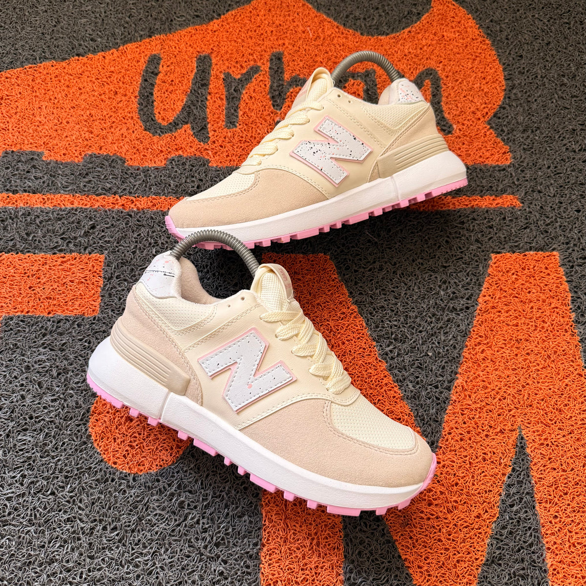 NEW BALANCE BEIGE X ROSA MUJER