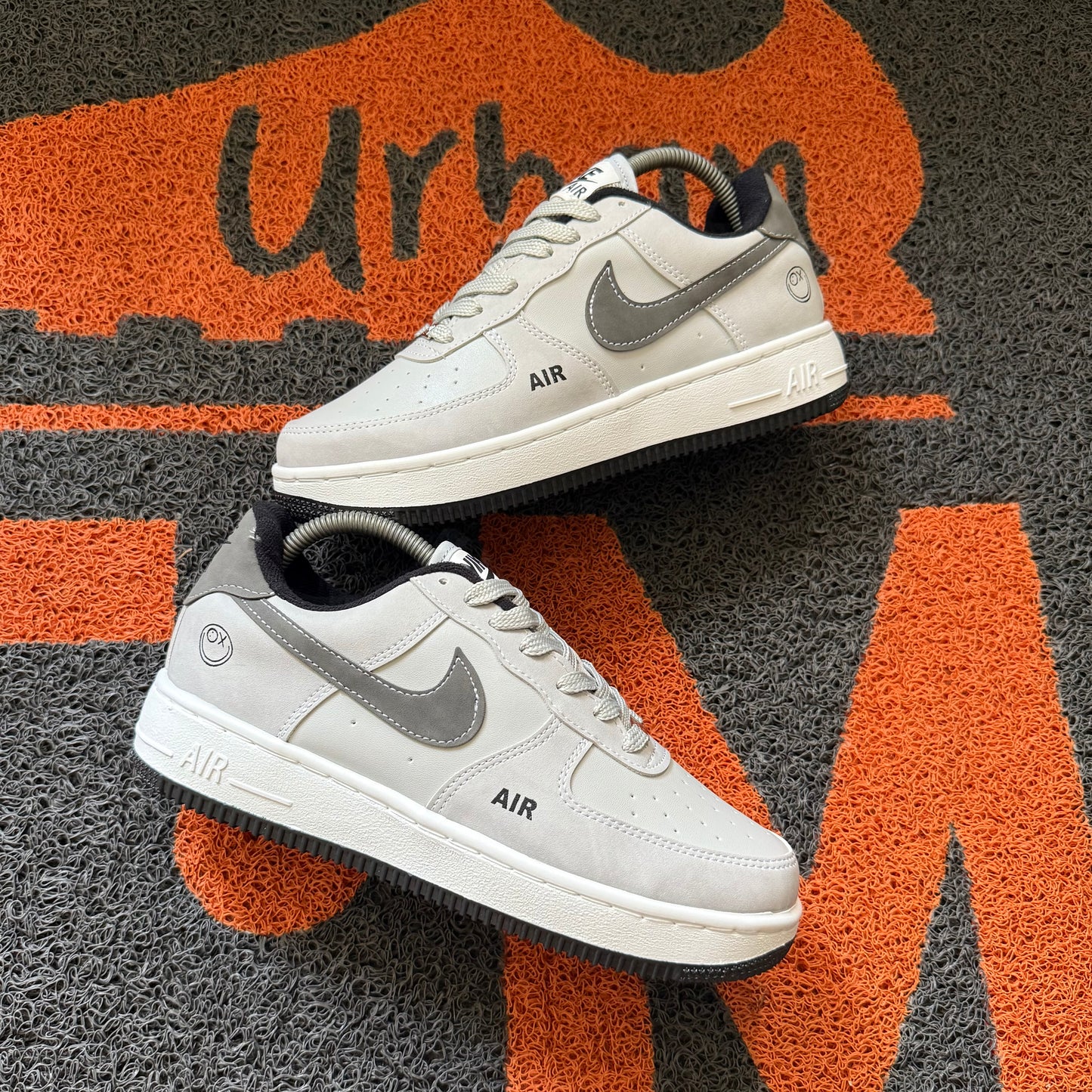 AF1 GRIS GRAFFITI