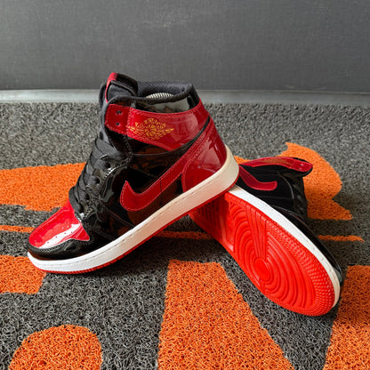 RETRO 1 NEGRO X ROJO