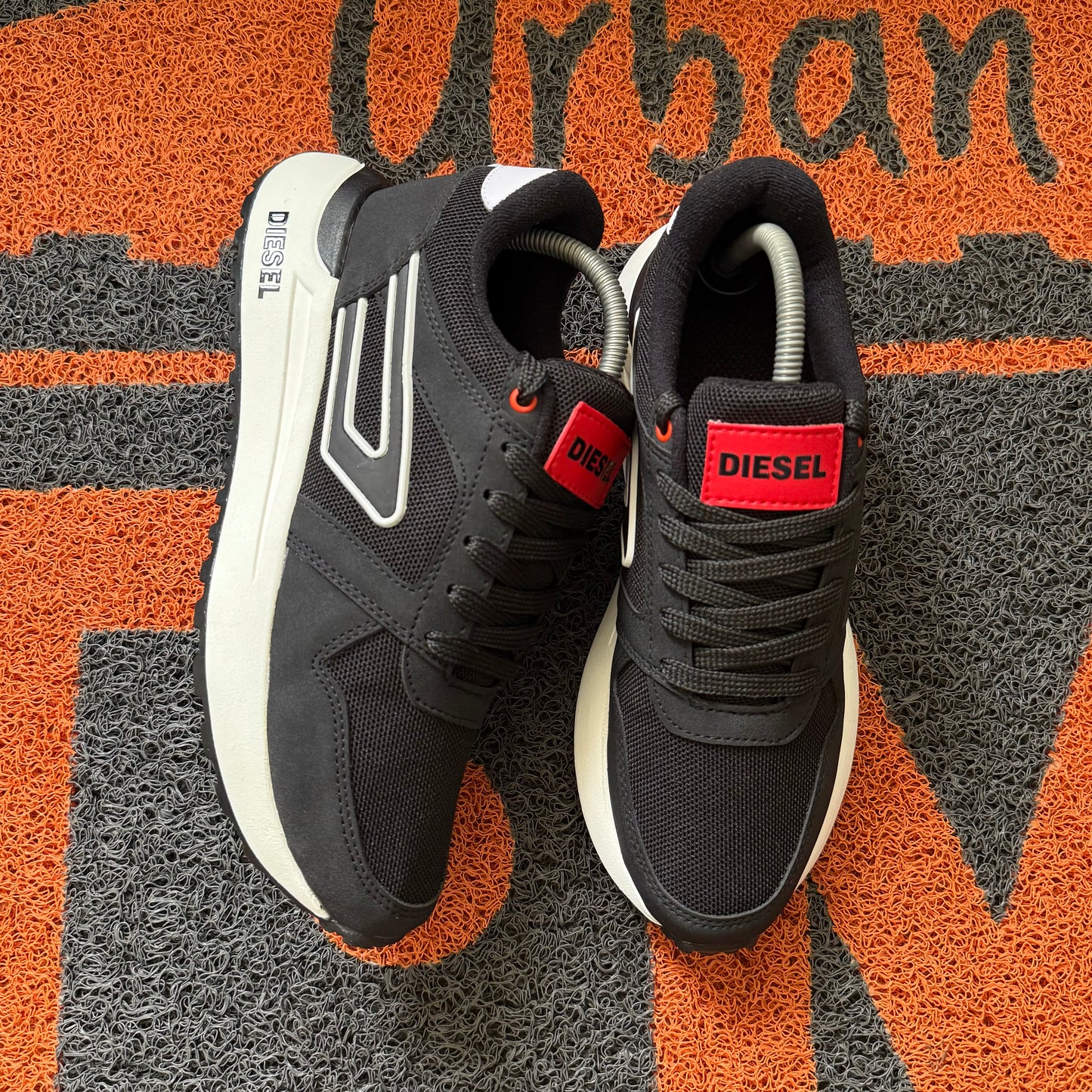 DIESEL NEGRO BLANCO