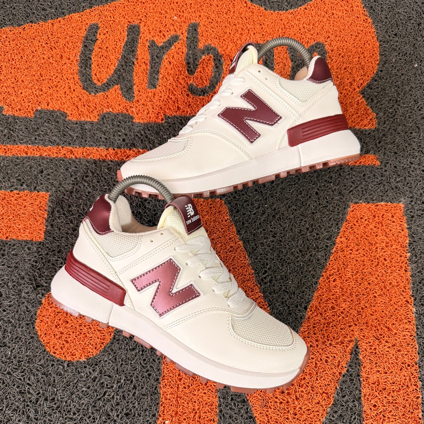 NEW BALANCE MARFIL X VINOTINTO MUJER