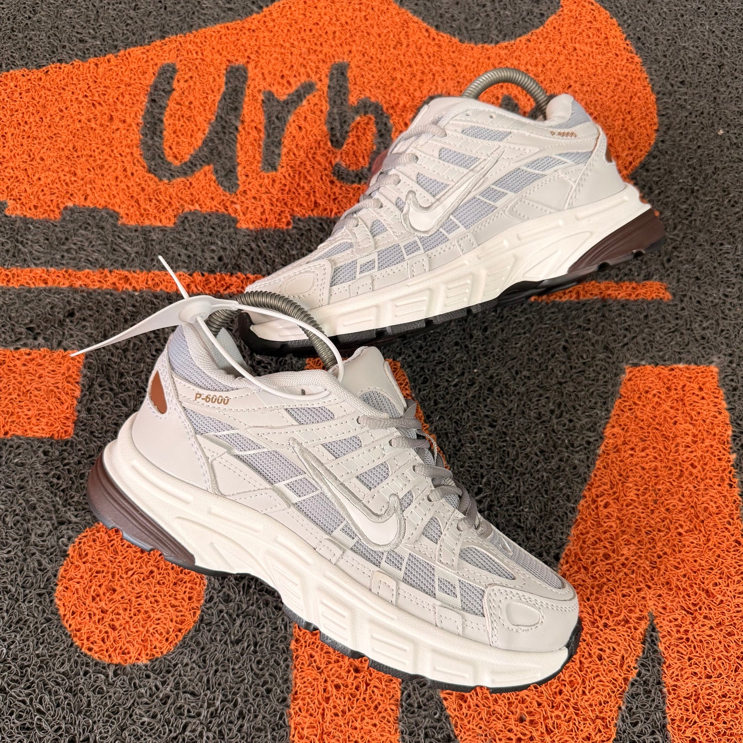 P 6000 GRIS MUJER