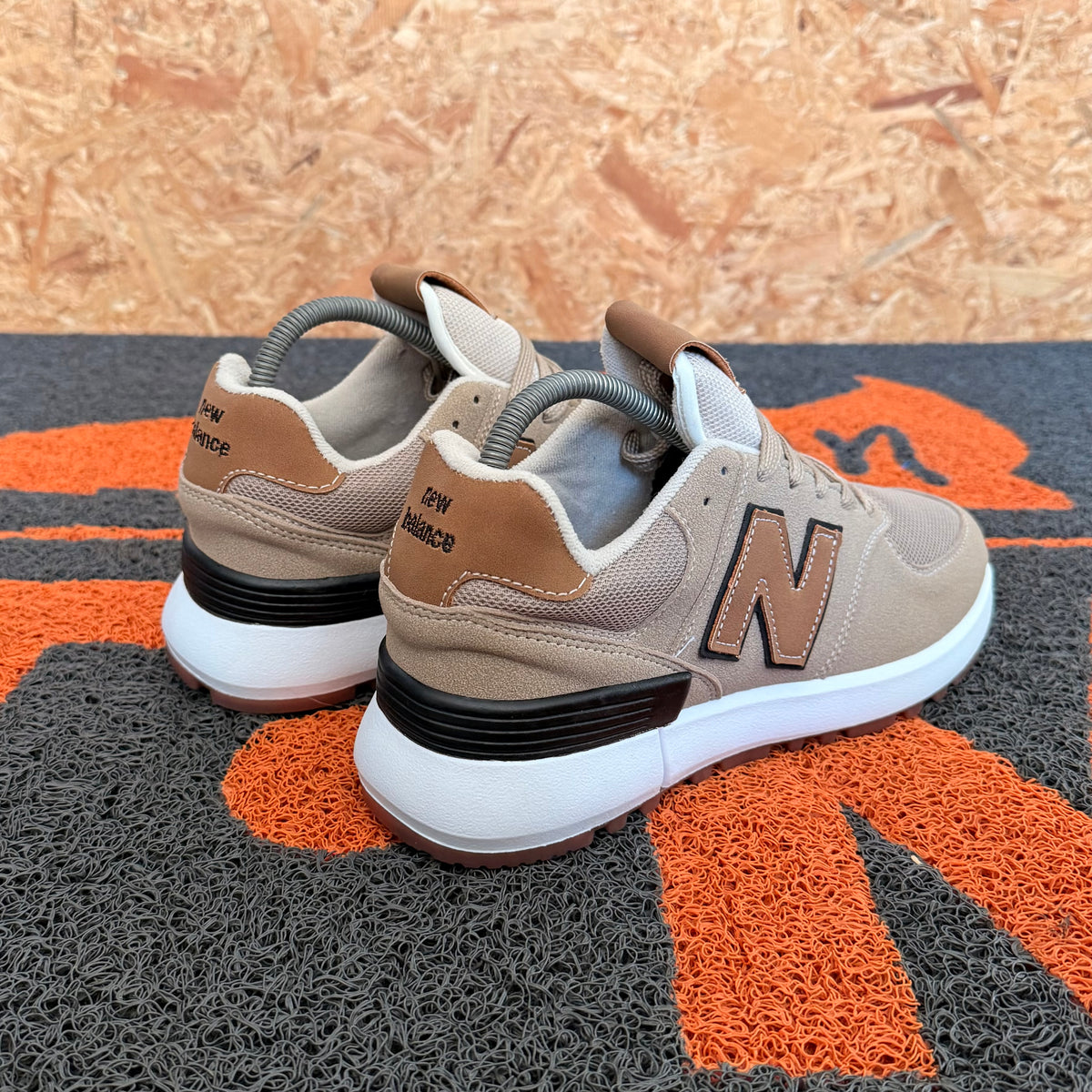 NEW BALANCE CAFE