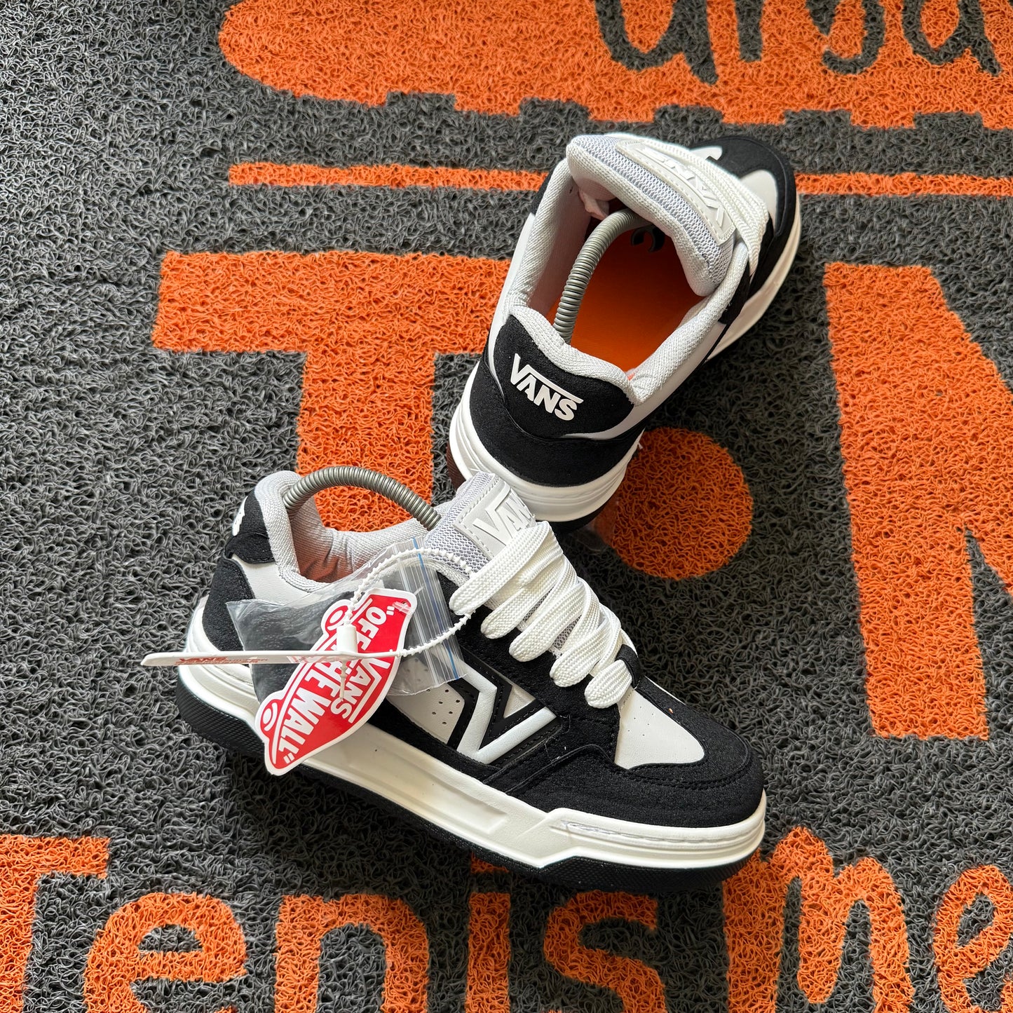 VANS HYLANE NEGRO GRIS