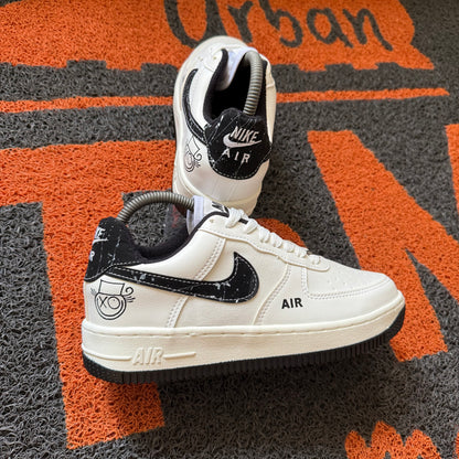 AF1 BLANCO MARFIL X NEGRO GRAFFITI