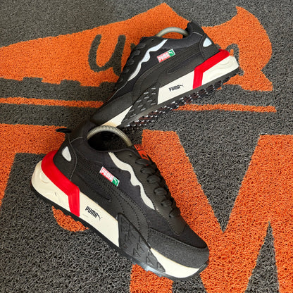 PUMA FUTURE NEGRO X ROJO