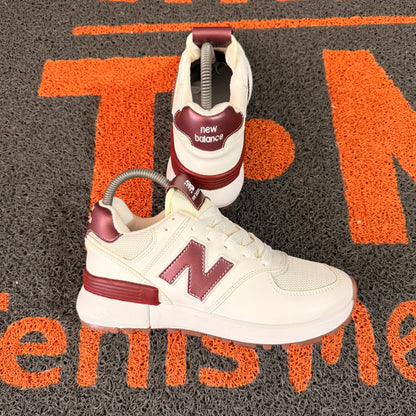 NEW BALANCE MARFIL X VINOTINTO MUJER