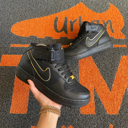 BOTA AF1 NEGRO X DORADO