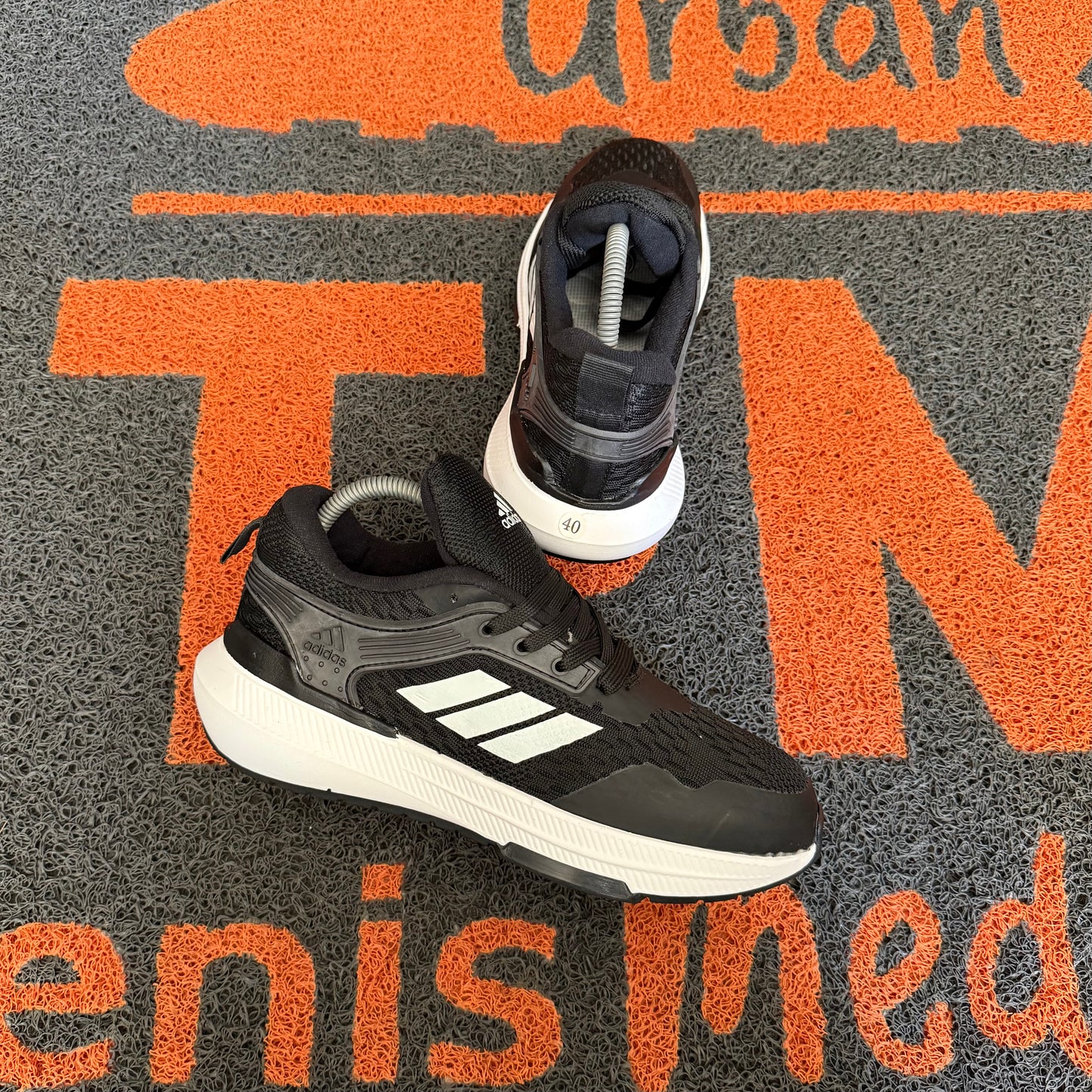 ADIDAS ULTRABOOST NEGRO SUELA BLANCA