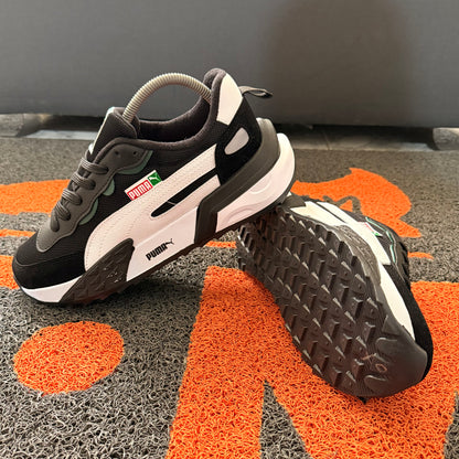 PUMA FUTURE NEGRO X BLANCO