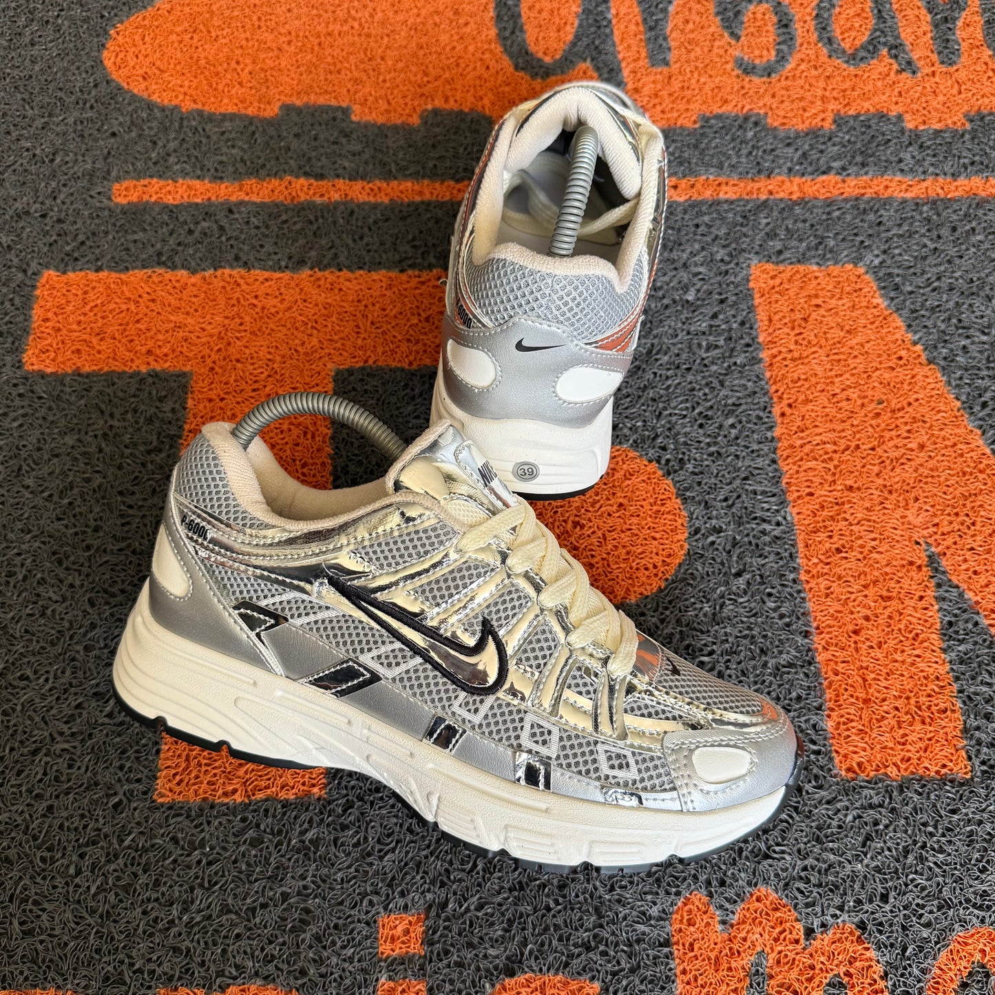 NIKE P-6000 PLATA