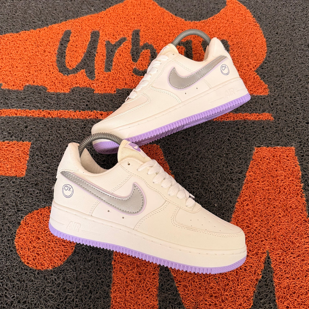 AF1 MARFIL X LILA GRAFFITI