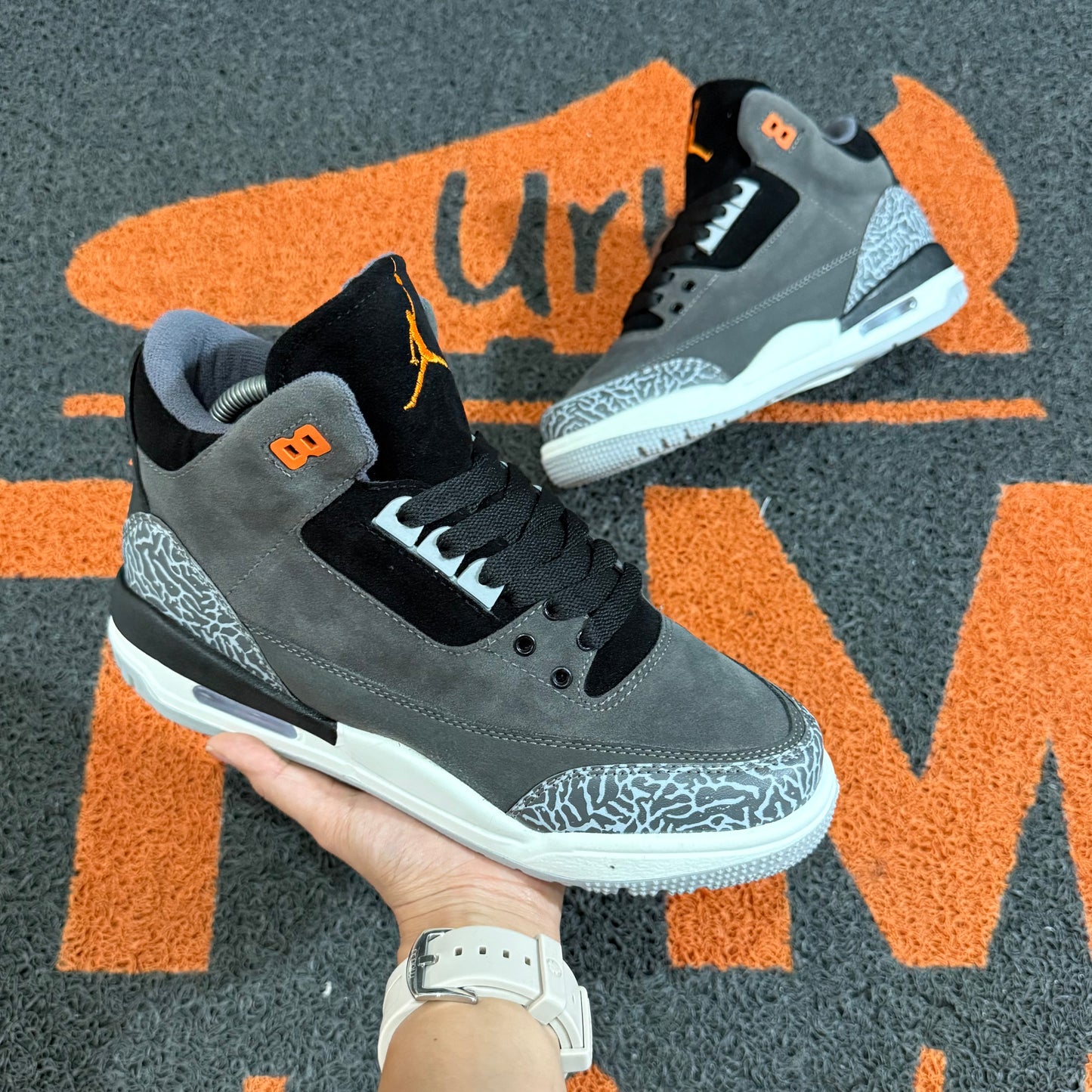RETRO 3 GRIS X NARANJA