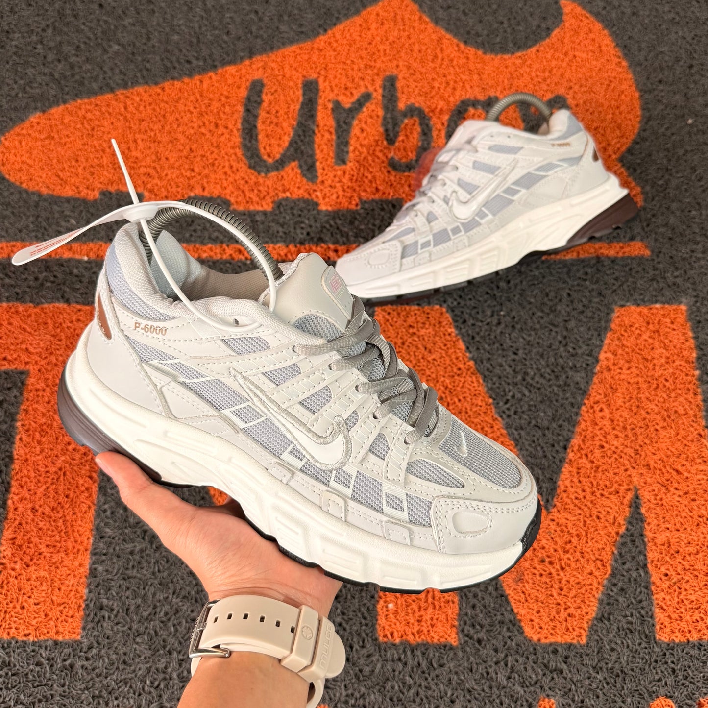 P 6000 GRIS MUJER