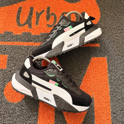 PUMA FUTURE NEGRO X BLANCO