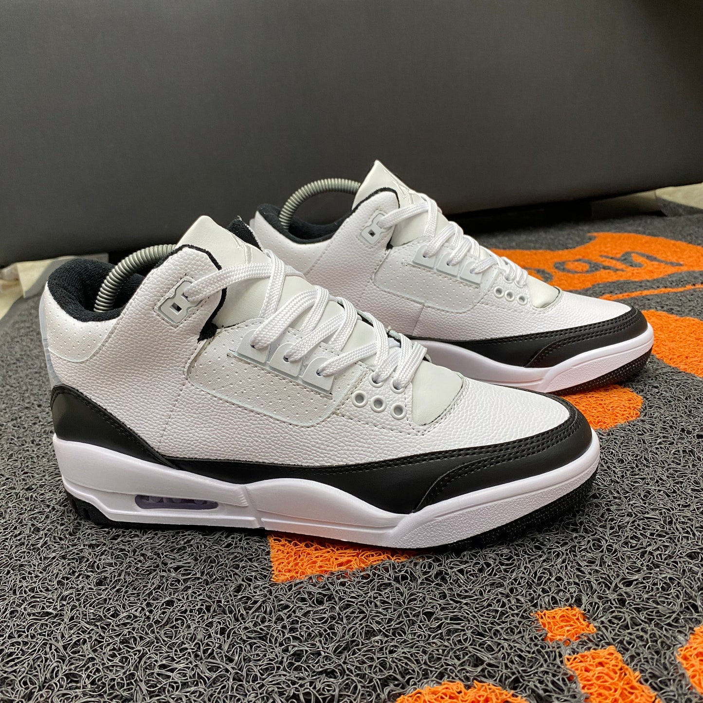 RETRO 3 BLANCA X NEGRO