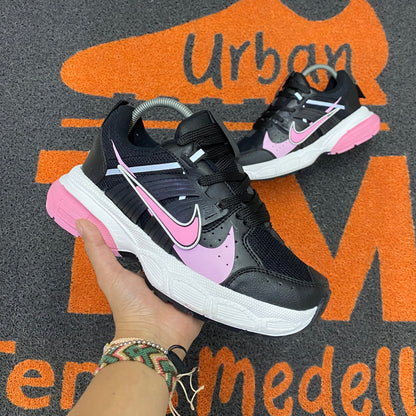 NIKE V2K RUN NEGRO X ROSADO