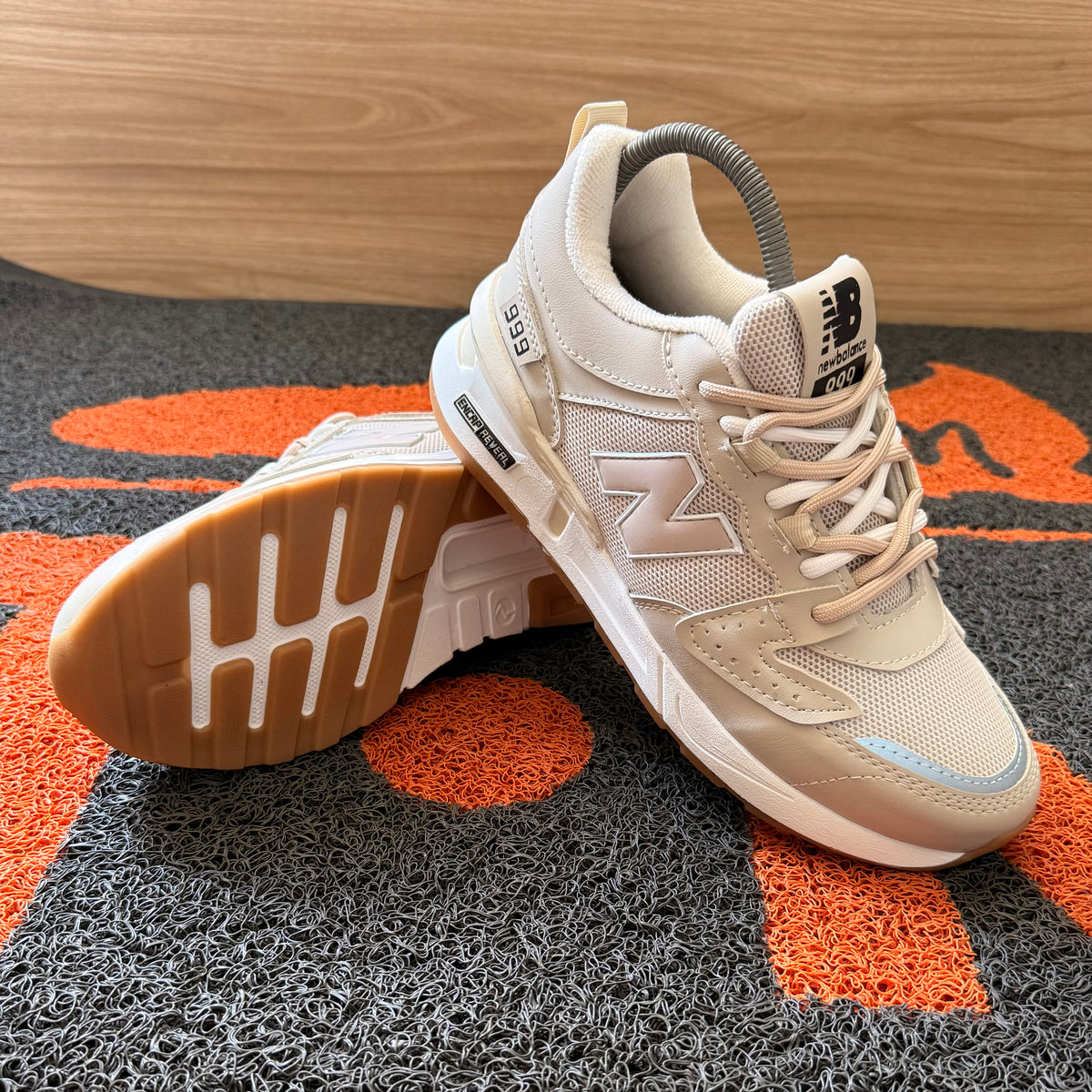 NEW BALANCE 999 BEIGE
