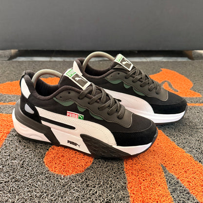 PUMA FUTURE NEGRO X BLANCO