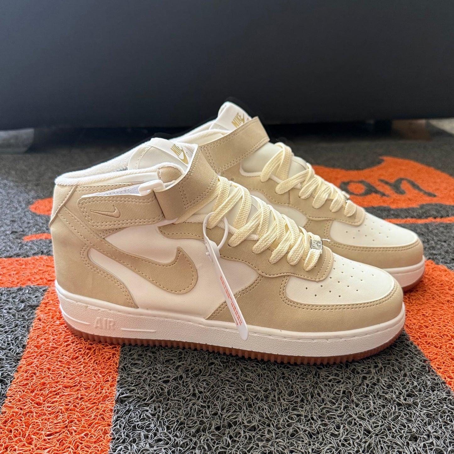 AF1 BOTA BEIGE X BLANCO