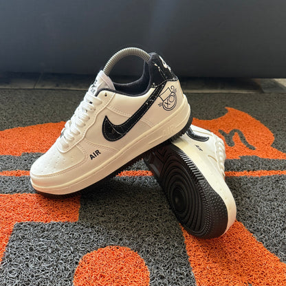 AF1 BLANCO MARFIL X NEGRO GRAFFITI