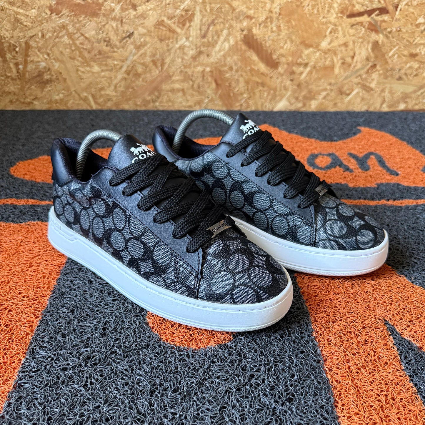 COACH NEGRO ESTAMPADO