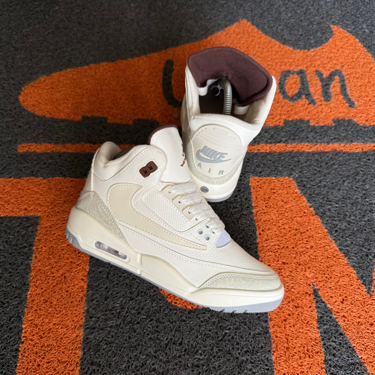 RETRO 3 BLANCO X GRIS
