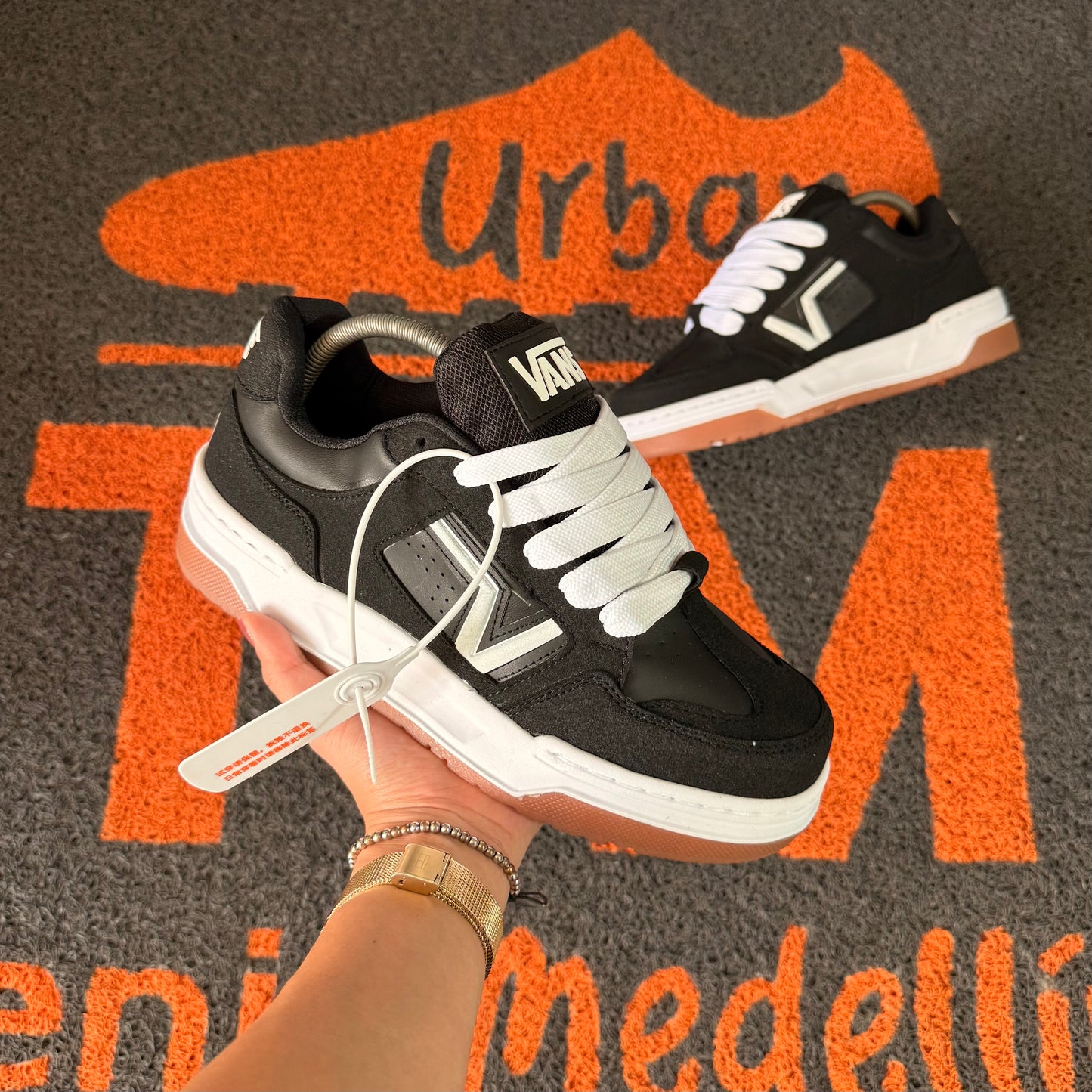 VANS HYLANE NEGRO TODO