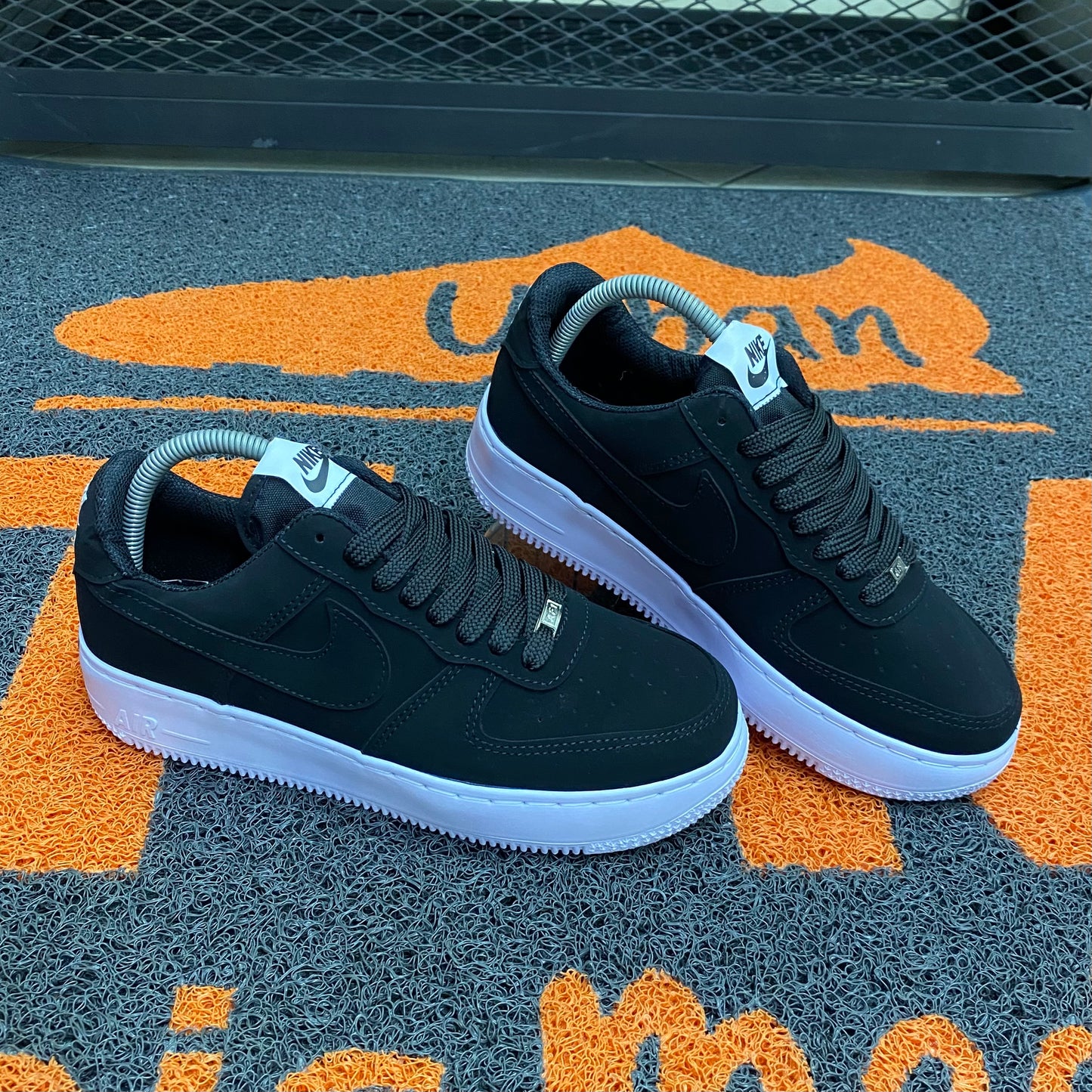 AF1 NOBUK NEGRO