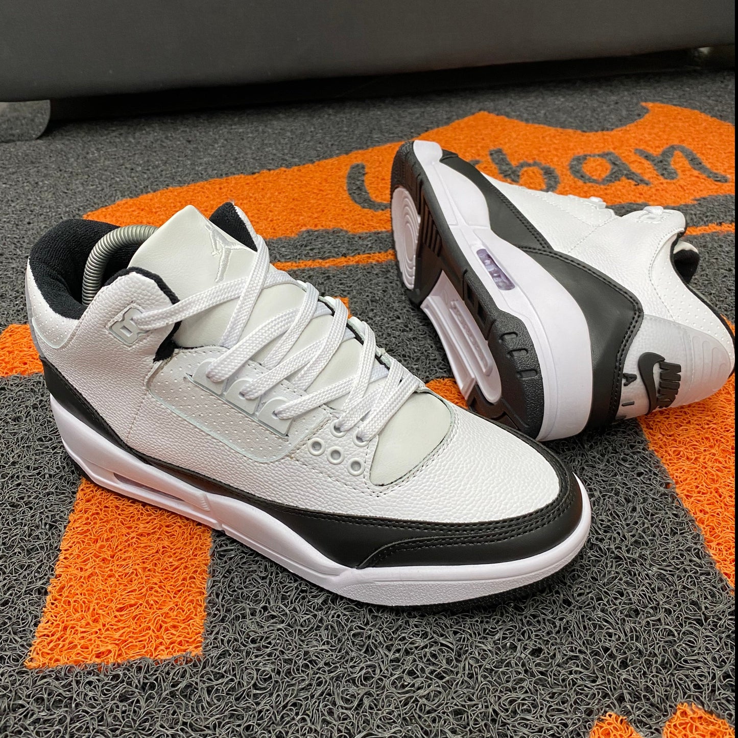 RETRO 3 BLANCA X NEGRO