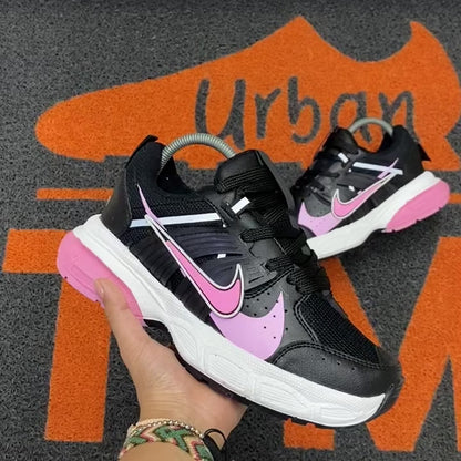 NIKE V2K RUN NEGRO X ROSADO