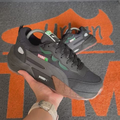 PUMA FUTURE NEGRO SUELA CAFÉ