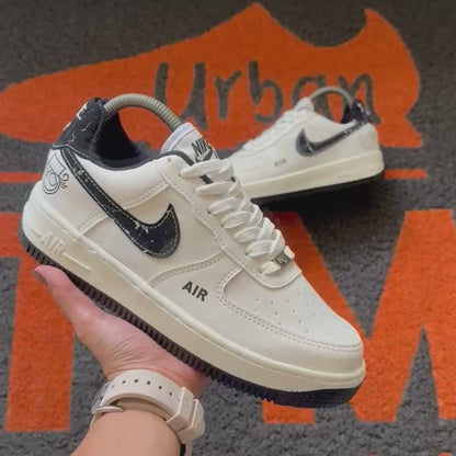 AF1 BLANCO MARFIL X NEGRO GRAFFITI